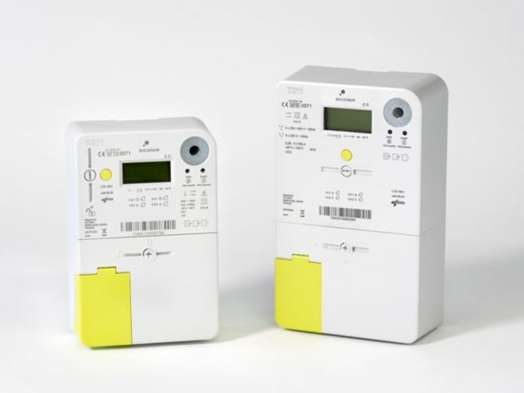 twee digitale meters